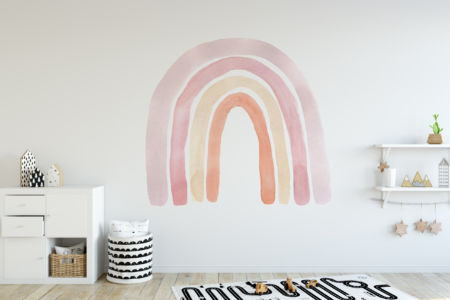 Mural infantil pintado a mano en pared de habitación